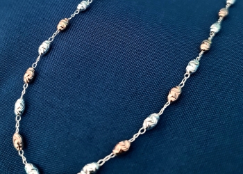 Grooved rose and silver chain